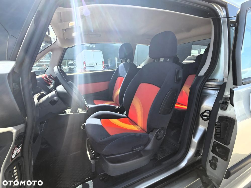 Peugeot 1007 1.4 Trendy - 12