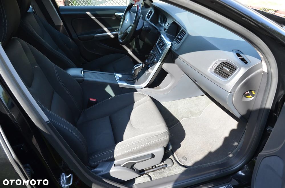Volvo V60 D4 Geartronic Momentum - 20