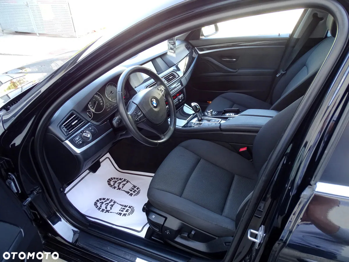 BMW Seria 5 528i xDrive - 10