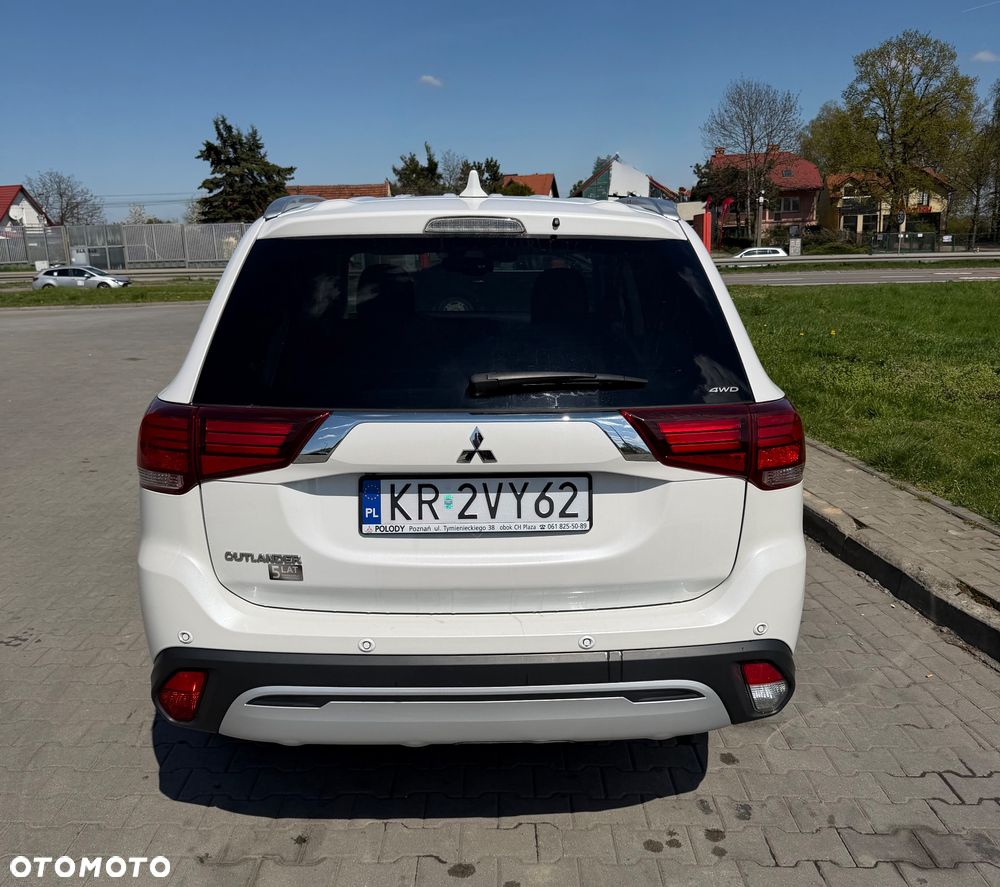 Mitsubishi Outlander 2.0 Instyle + 4WD CVT - 6