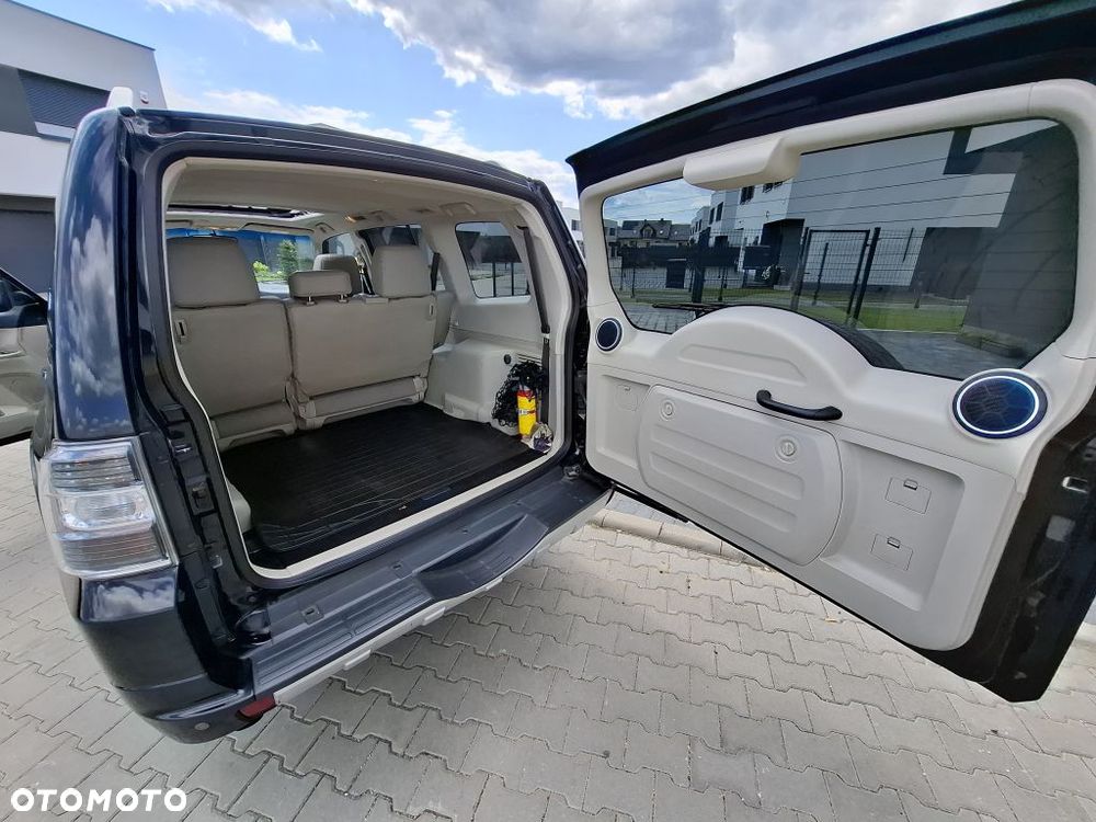 Mitsubishi Pajero - 23