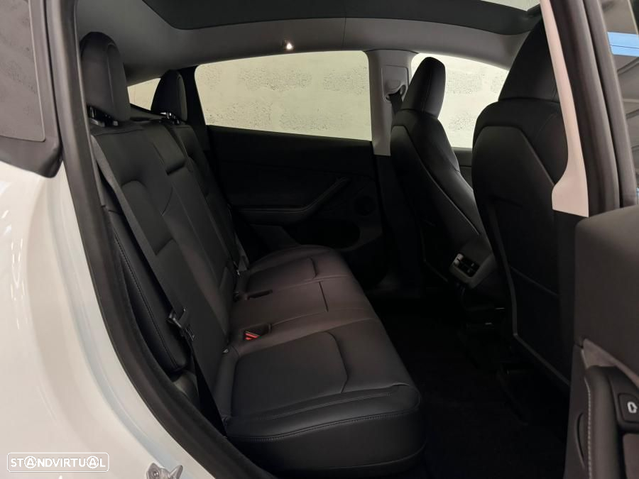 Tesla Model Y Long Range Dual Motor AWD - 44