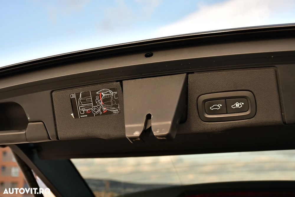 Volvo XC 60 B4 D AWD Geartronic Momentum Pro - 18