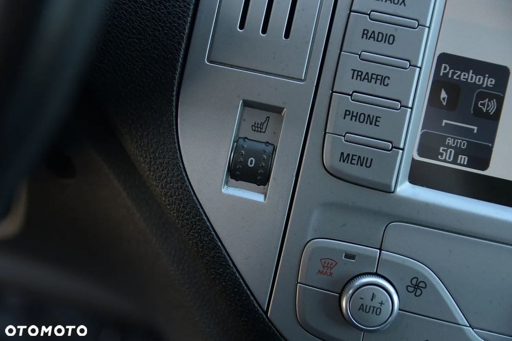 Ford Kuga 2.0 TDCi 2x4 Titanium - 32