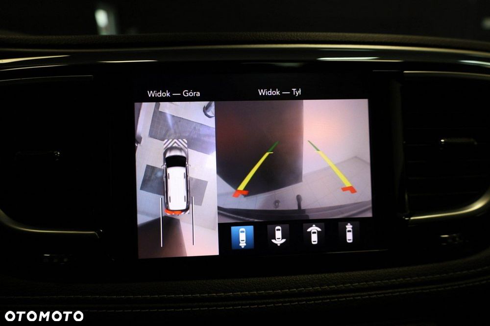 Chrysler Pacifica - 24