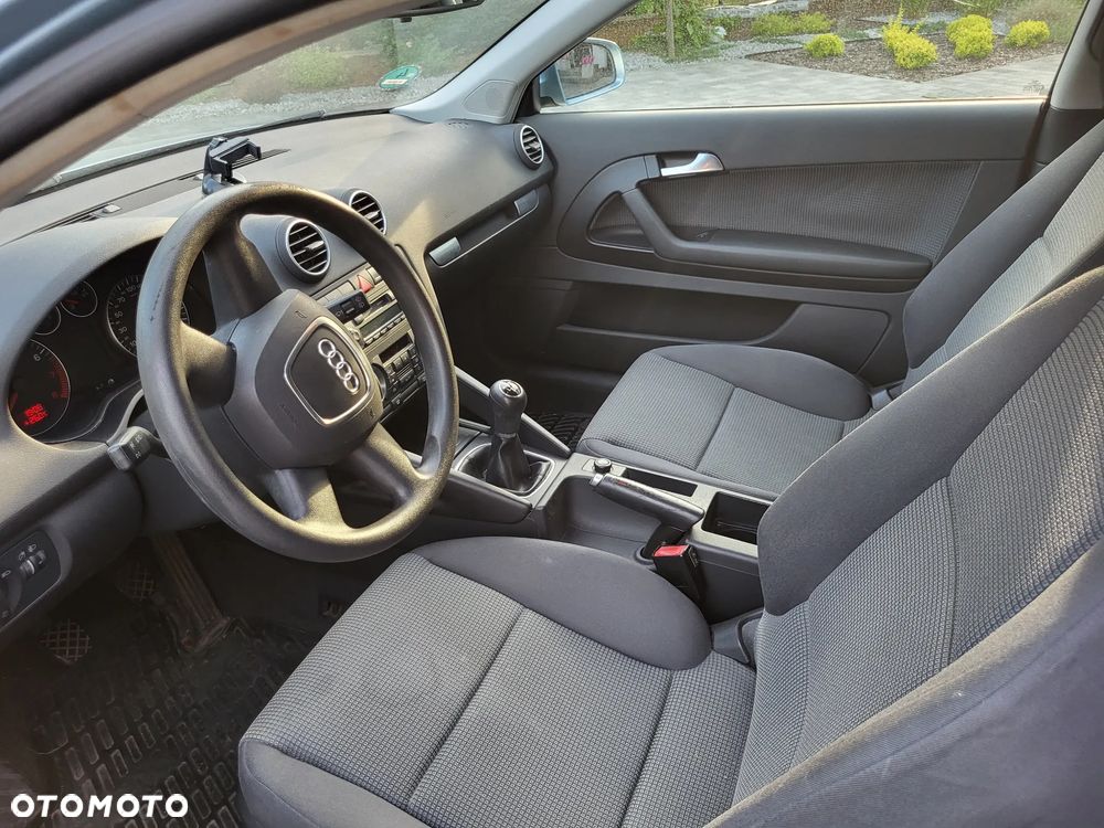 Audi A3 3-drzwiowe 1.6 Ambiente - 9