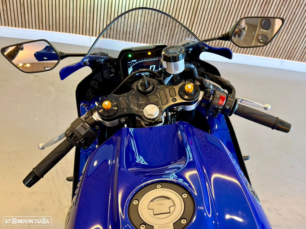 Yamaha YZF R7 - 5