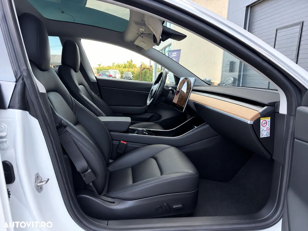 Tesla Model 3 - 16