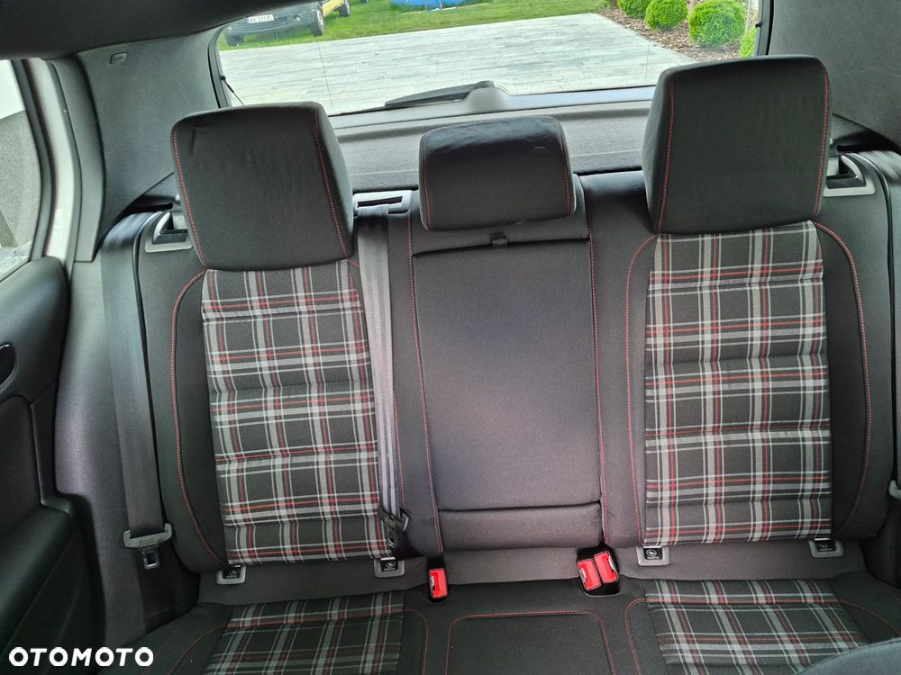 Volkswagen Golf 2.0 GTI DSG - 29