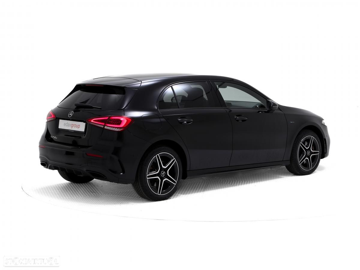 Mercedes-Benz A 250 e 8G-DCT AMG Line - 3