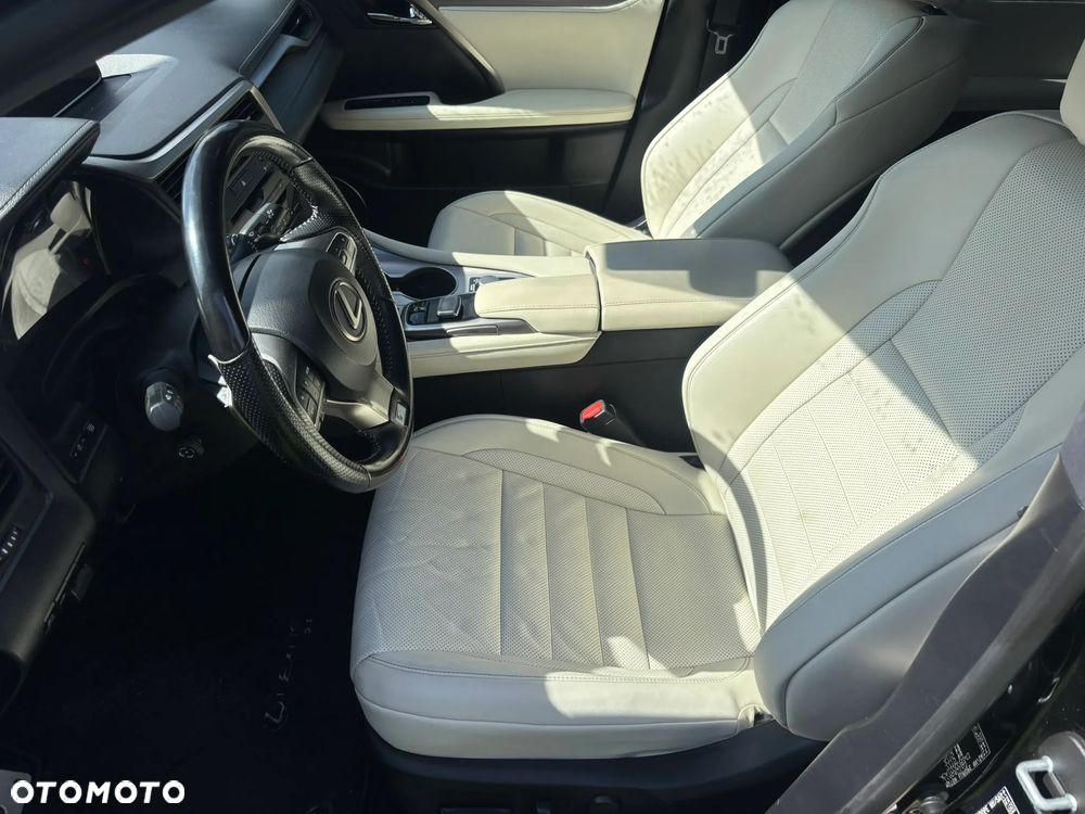 Lexus RX - 8