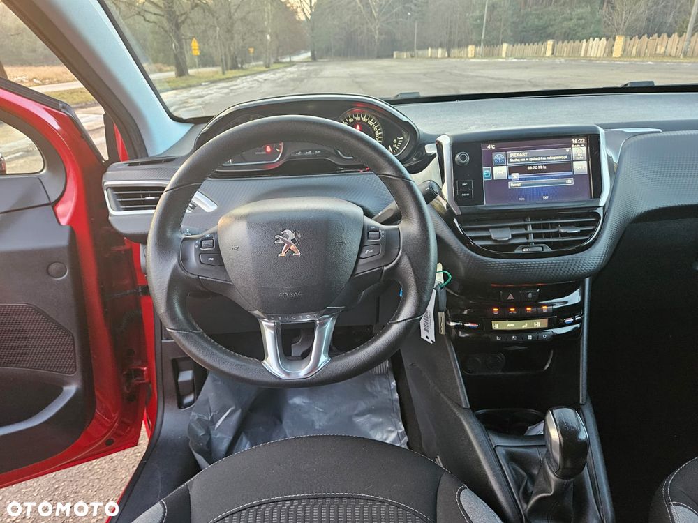 Peugeot 208 PureTech 82 Start & Stop Allure - 15