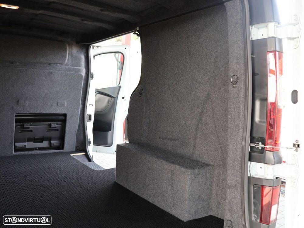 Renault Trafic 2.0 dCi L1H1 1.0T - 19