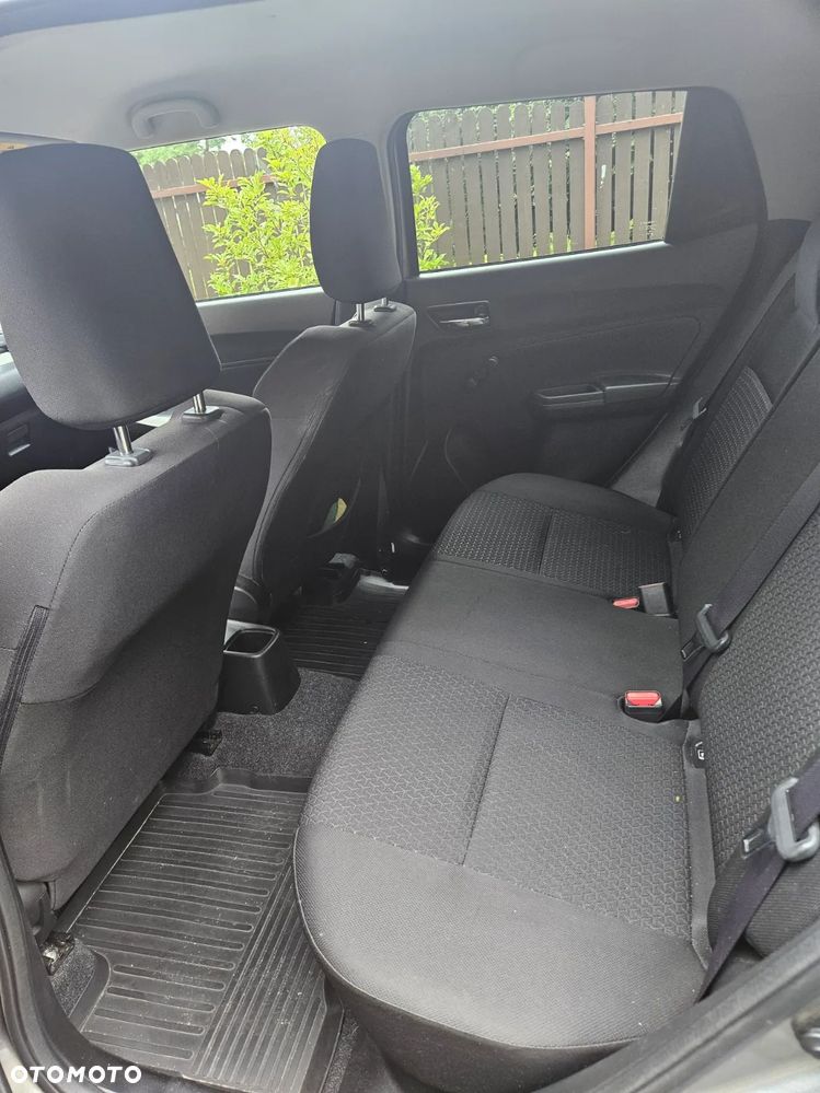 Suzuki Swift 1.2 Premium Plus - 12