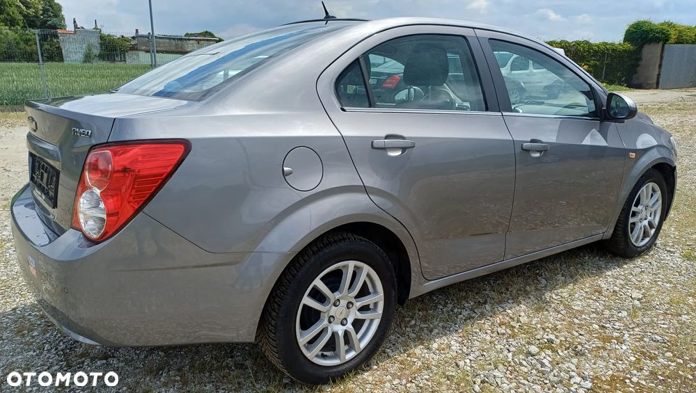 Chevrolet Aveo - 4