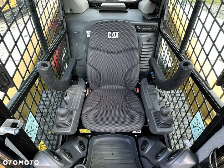 Caterpillar 249D3 - 21