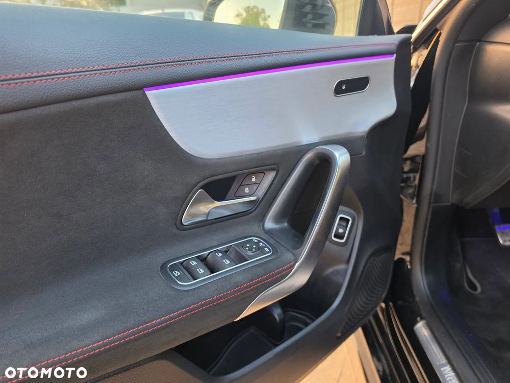 Mercedes-Benz CLA 180 AMG Line - 11