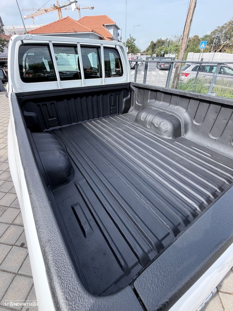 Toyota Hilux 2.4 D-4D 2WD CE - 13