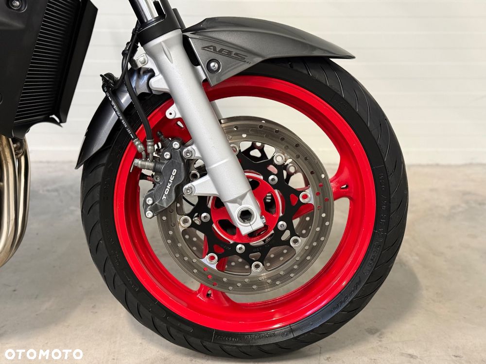 Suzuki GSR - 10