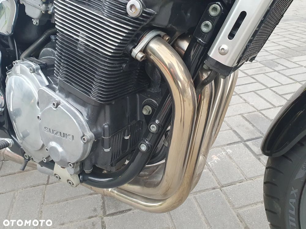 Suzuki GSX - 16