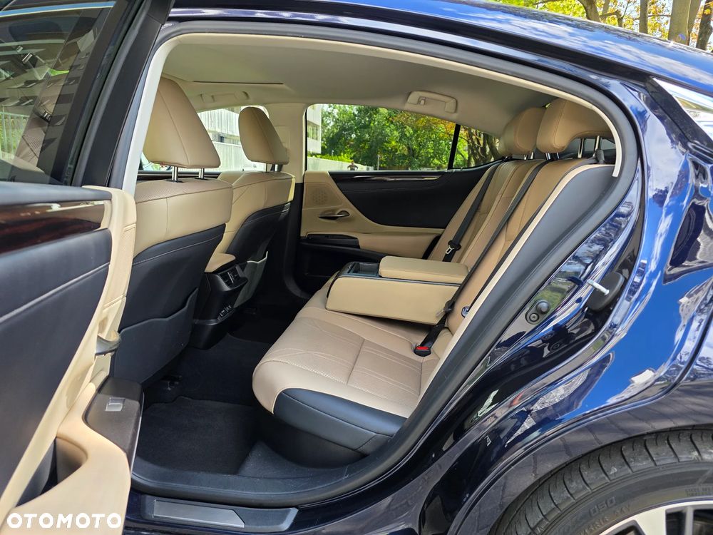 Lexus ES 300h Prestige - 24
