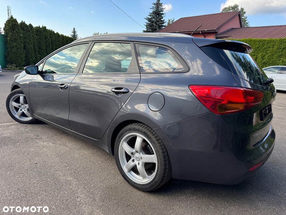 Kia Ceed 1.6 CRDi 128 ISG Fifa World Cup Edition - 9