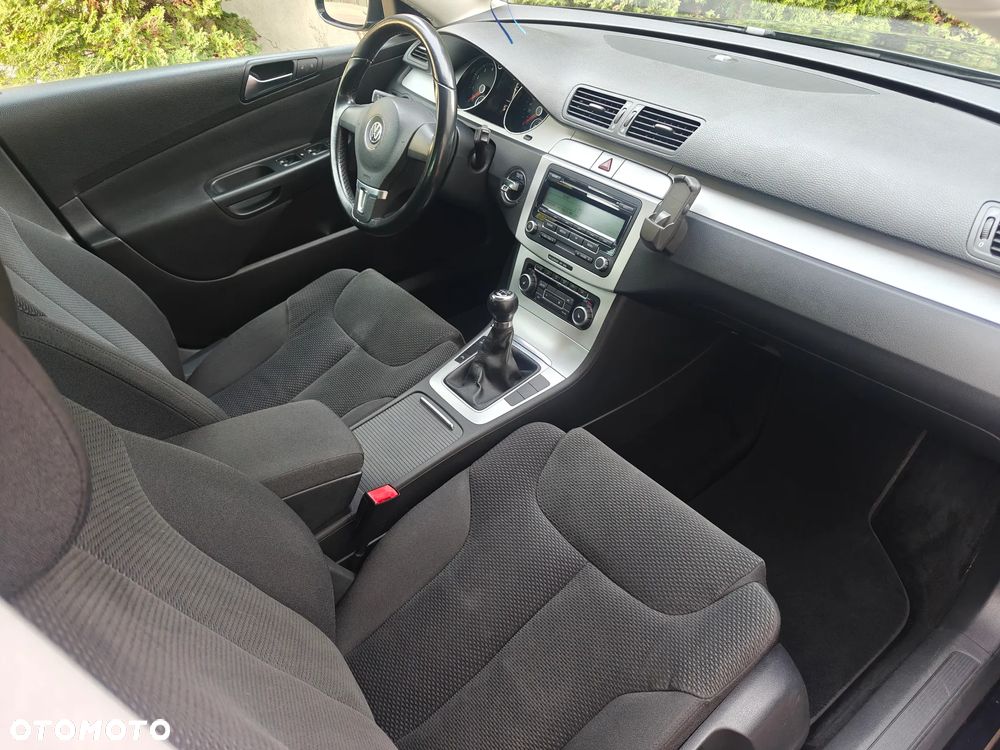 Volkswagen Passat 1.6 Comfortline - 17