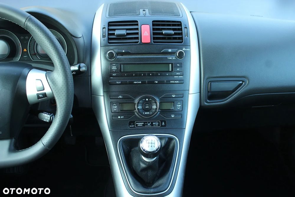 Toyota Auris 1.6 Executive - 25