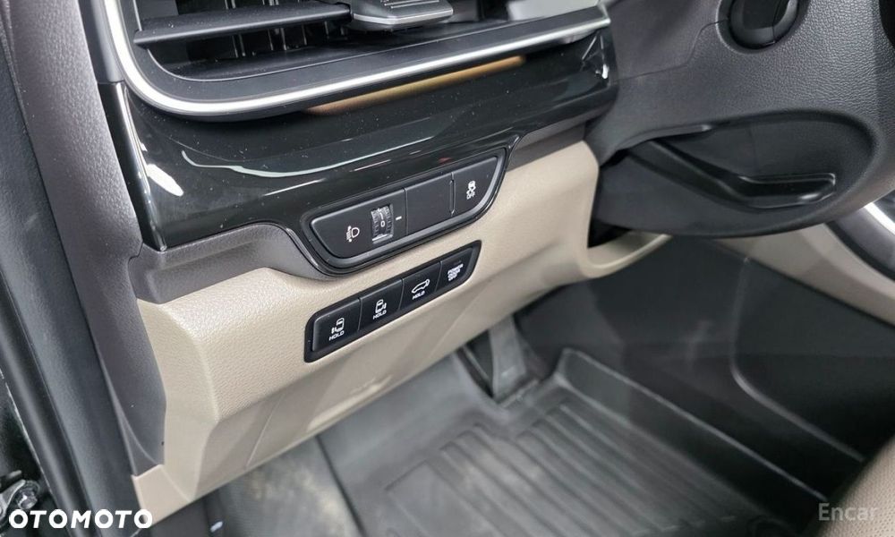 Kia Carnival - 18