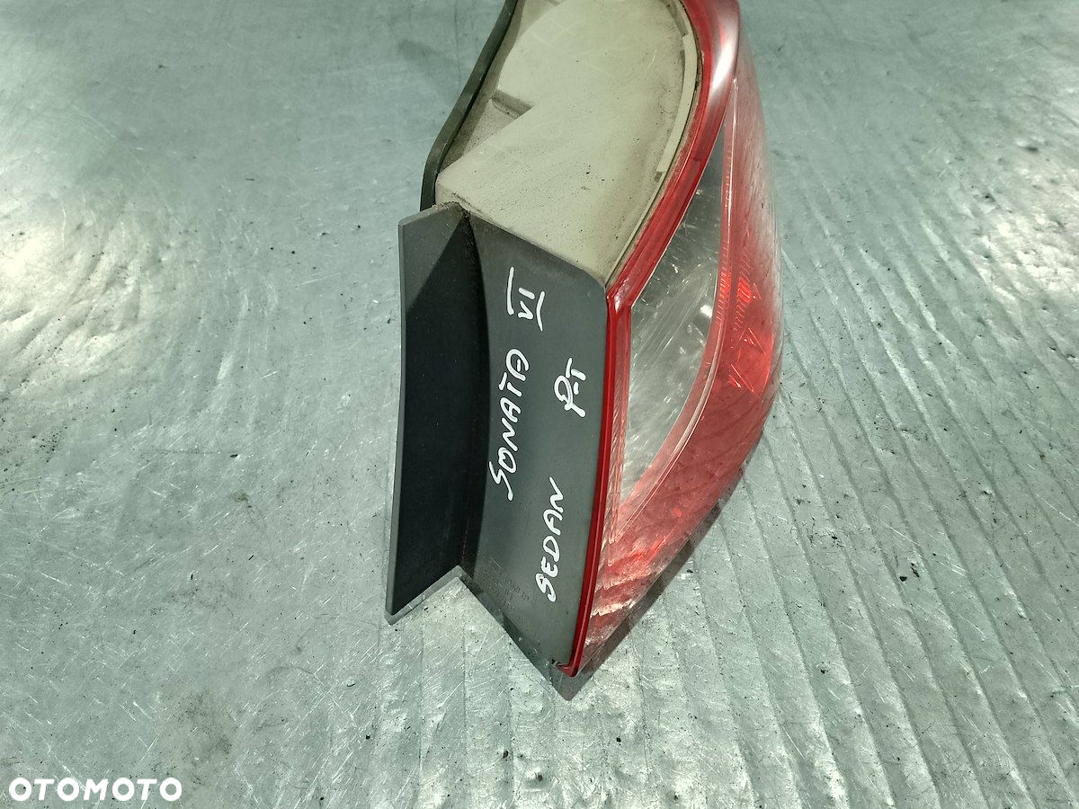 LAMPA TYLNA PRAWA HYUNDAI SONATA 92402-3Q SEDAN - 7