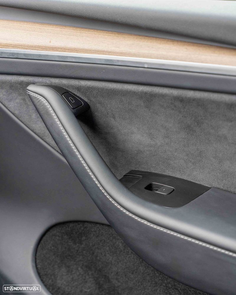 Tesla Model Y Long Range Dual Motor AWD - 22