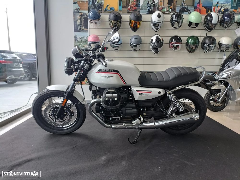 Moto Guzzi V7 Special - 1