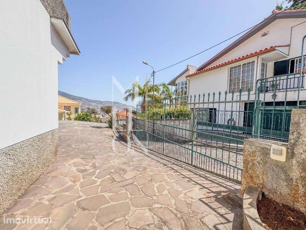 Moradia T3 transformada em T4 com vista privilegiada sobre o Funchal - Grande imagem: 5/48