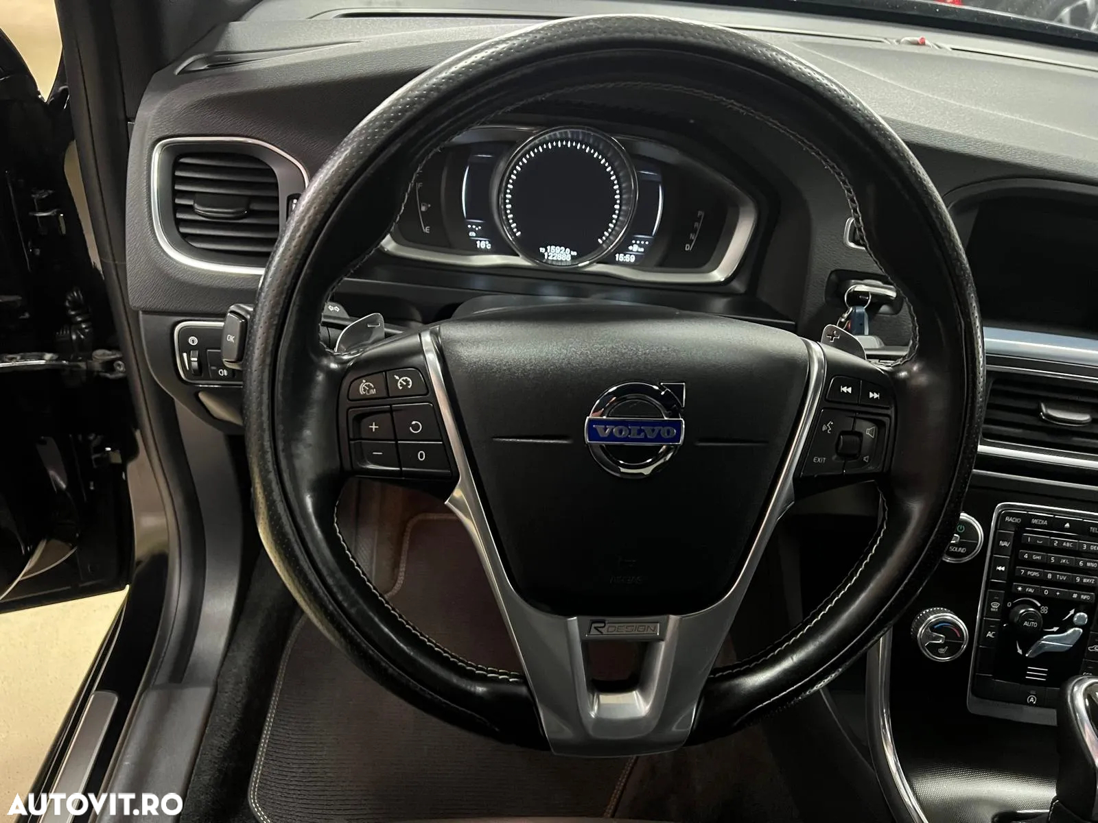 Volvo S60 T5 Momentum - 13