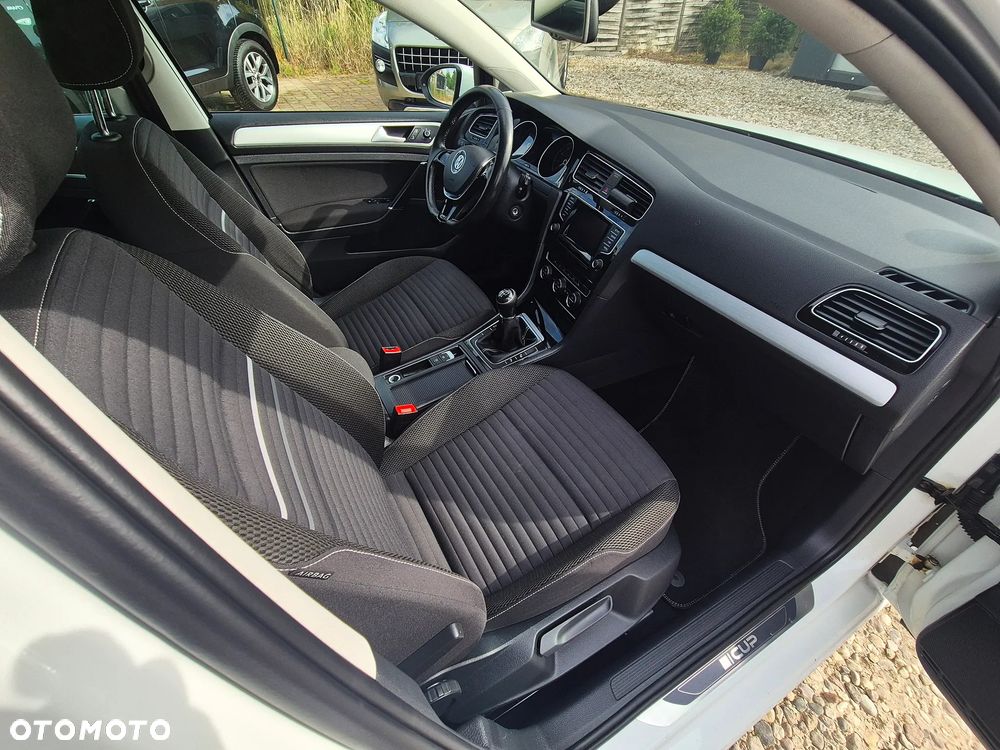 Volkswagen Golf - 31