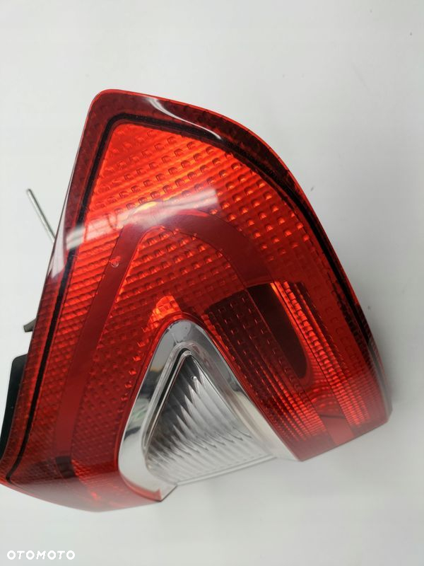 LAMPA TYLNA PRAWA W BŁOTNIK FORD GALAXY MK3 - 2