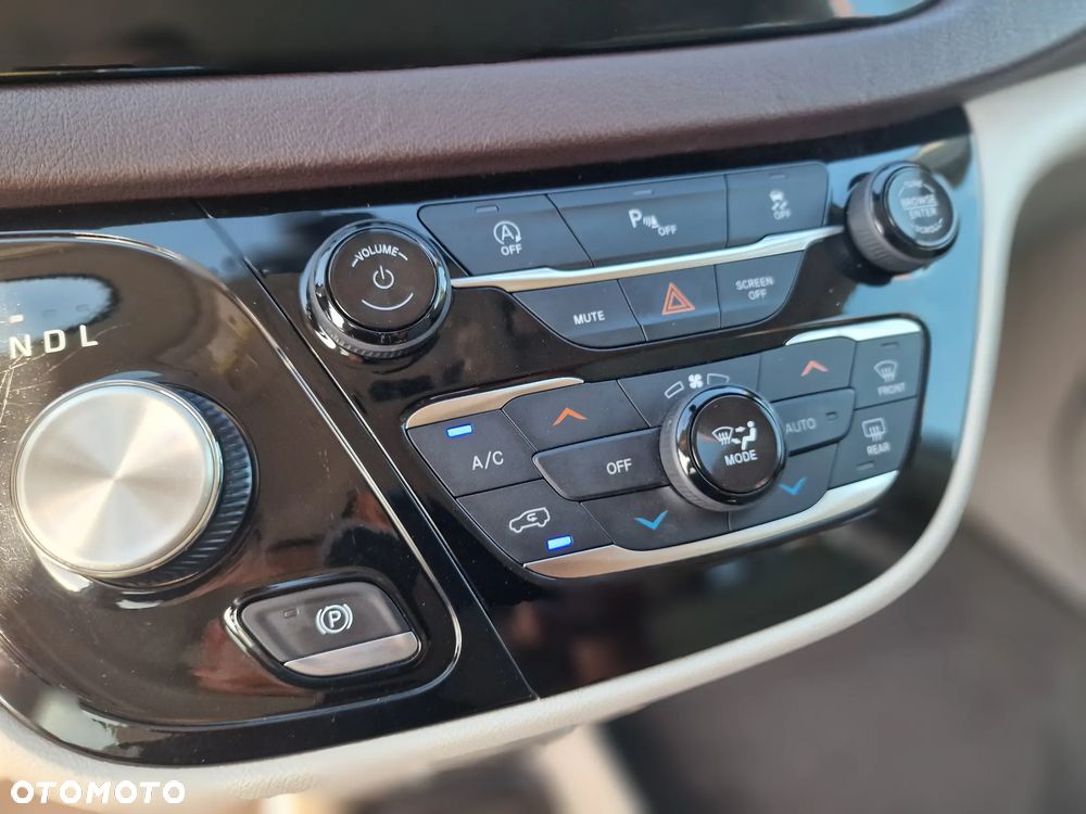 Chrysler Pacifica - 14