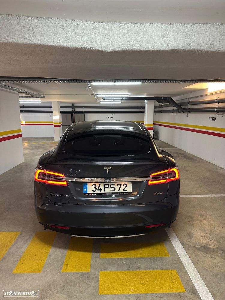 Tesla Model S P85D - 4