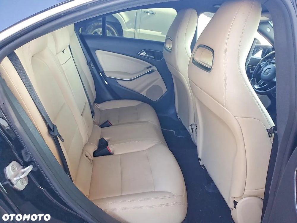 Mercedes-Benz CLA 250 4Matic 7G-DCT AMG Line - 9