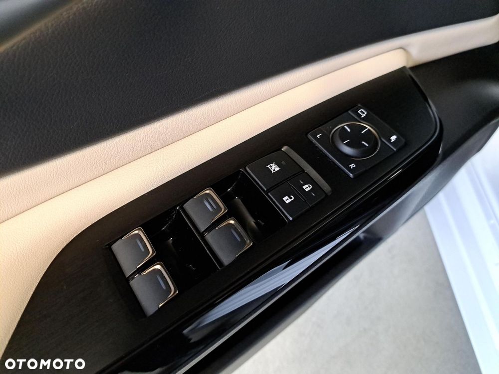 Lexus ES 300h F Sport Design - 30