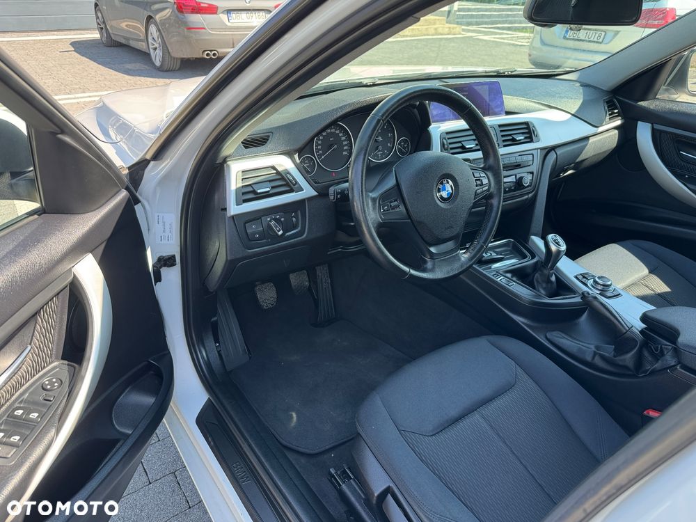 BMW Seria 3 318d DPF - 15