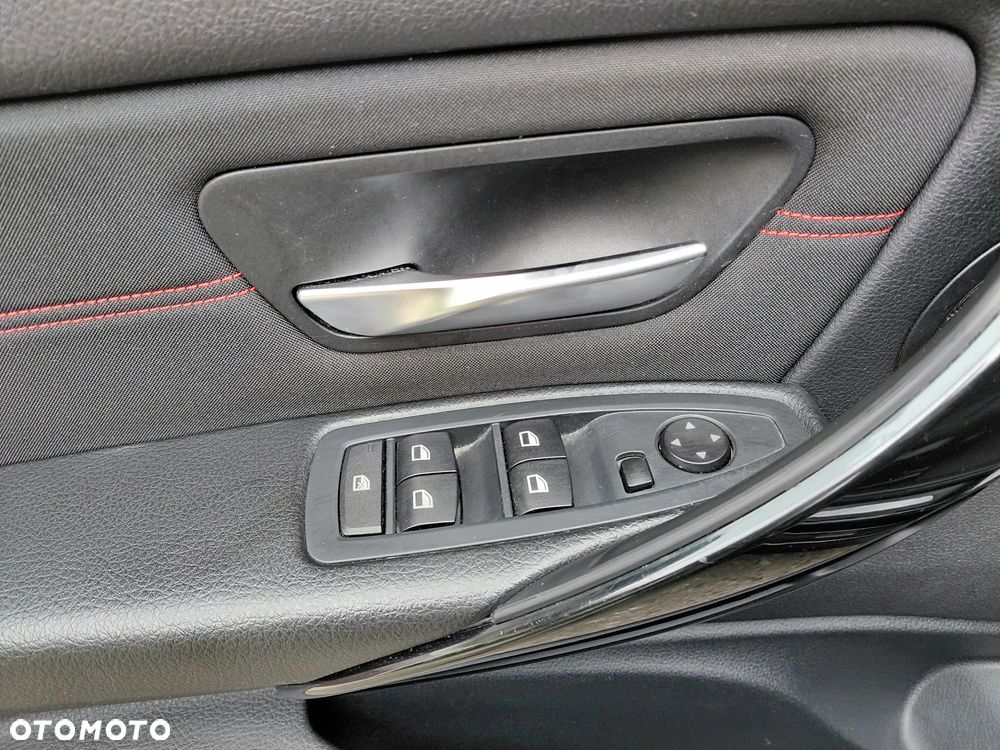 BMW Seria 3 320i M Sport - 31