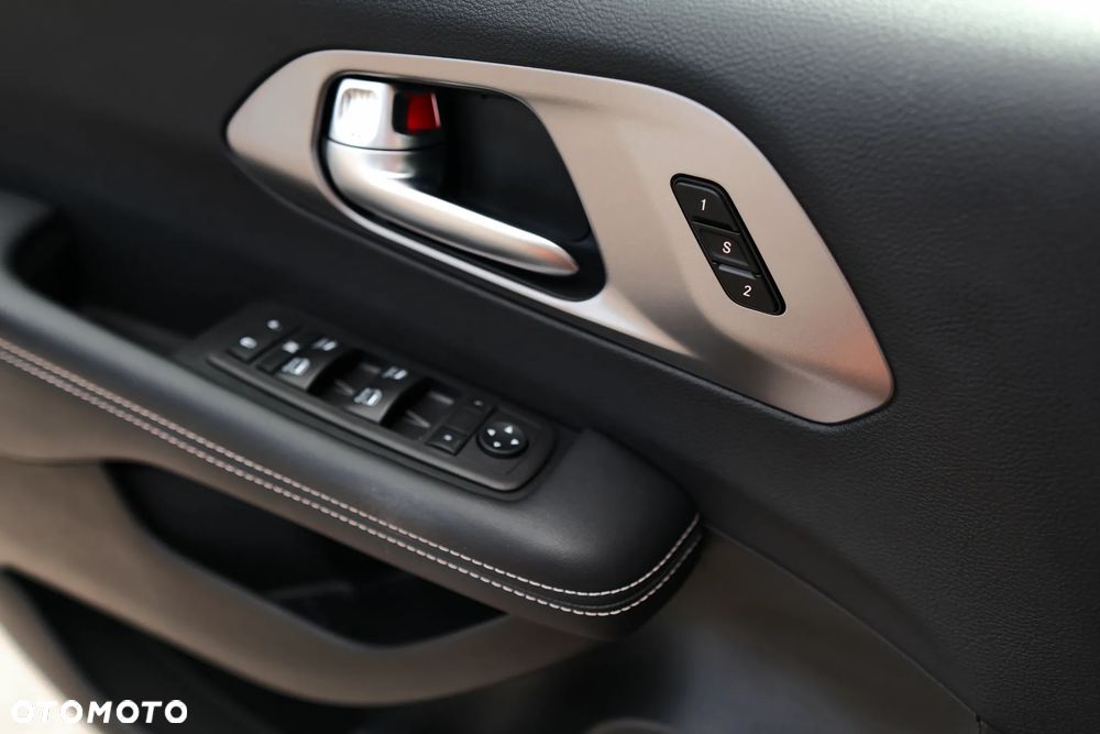 Chrysler Pacifica - 28