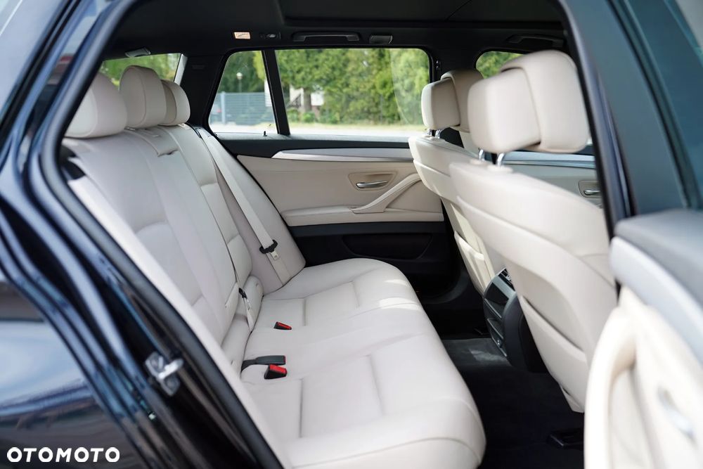 BMW Seria 5 528i Sport-Aut - 23