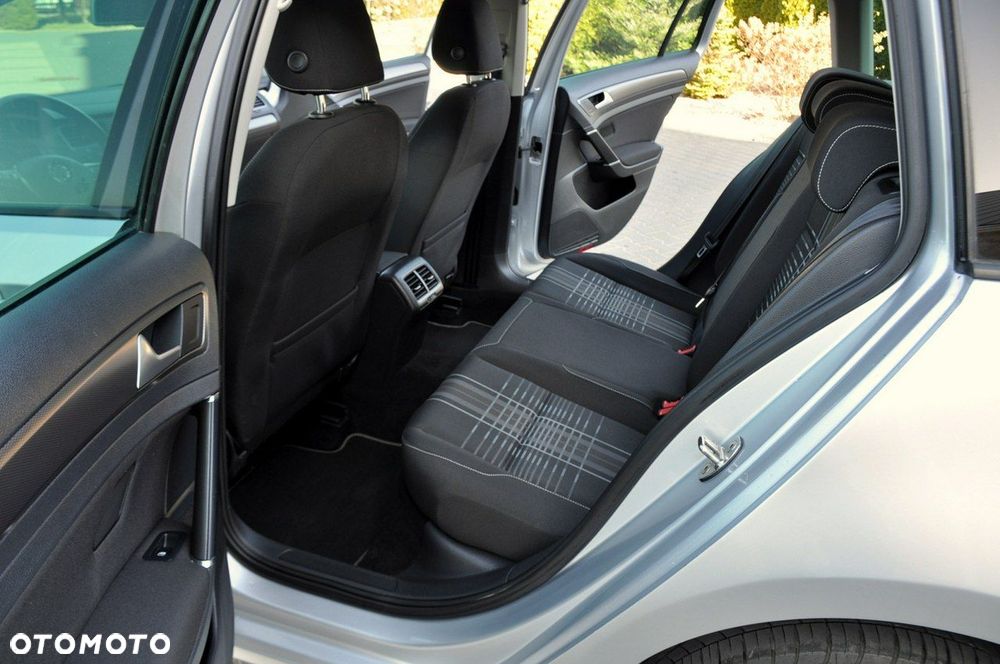 Volkswagen Golf - 21