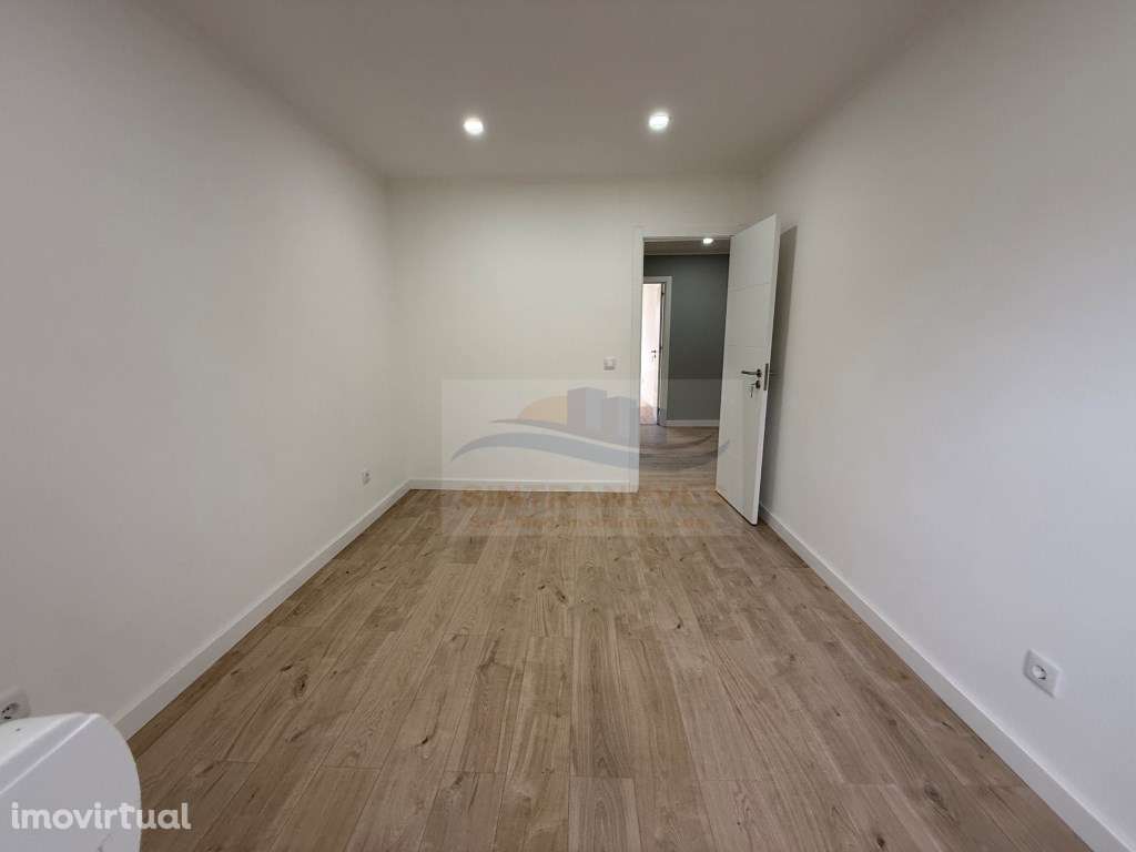 T4 Remodelado na Damaia - Oportunidade Única! - Grande imagem: 5/16