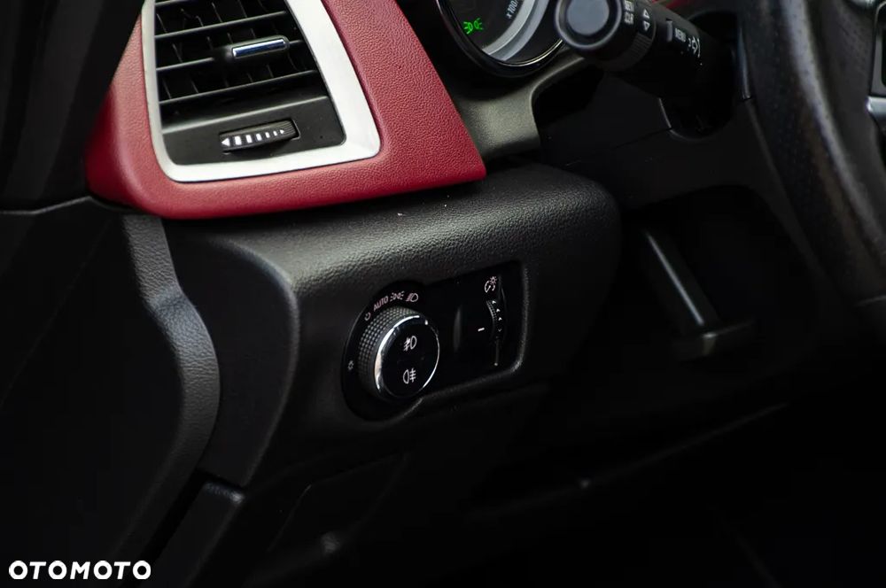 Opel Astra IV GTC 1.4 T Sport EU6 - 34