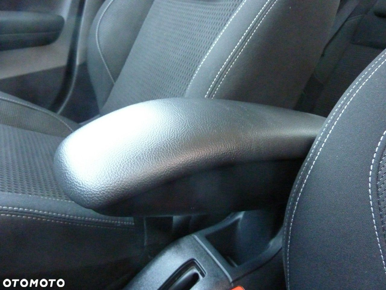 Peugeot 208 - 35