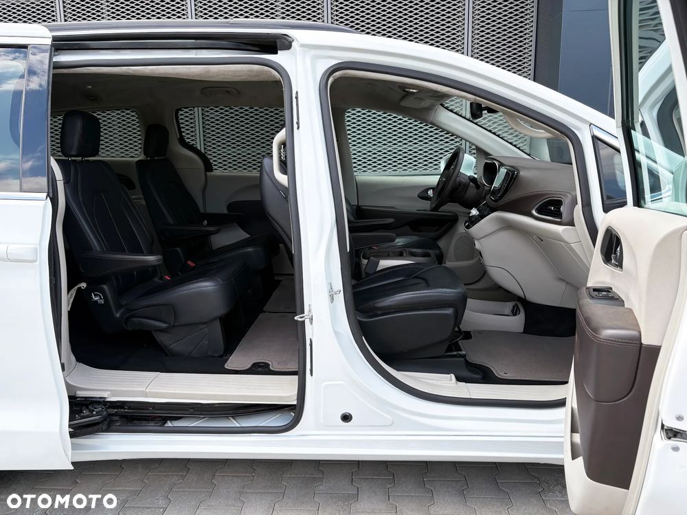Chrysler Pacifica - 21