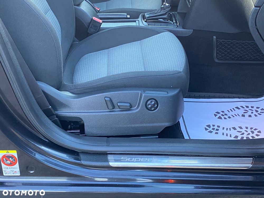 Skoda Superb 2.0 TDI DSG Elegance - 32